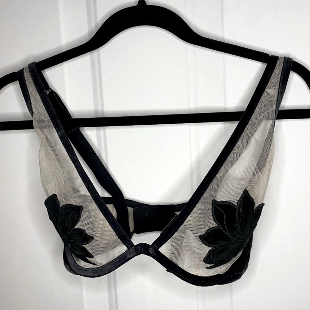 Victoria’s Secret - Black and Nude Unlined Plunge Floral Bra  - Size 34 DD